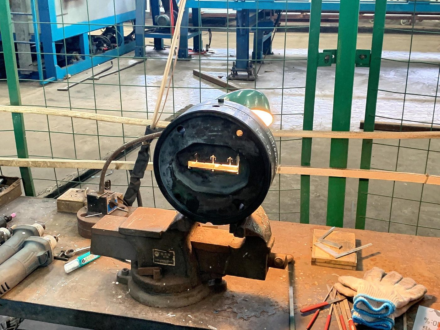 Die inspection and polishing station in the aluminium extrusion die shop